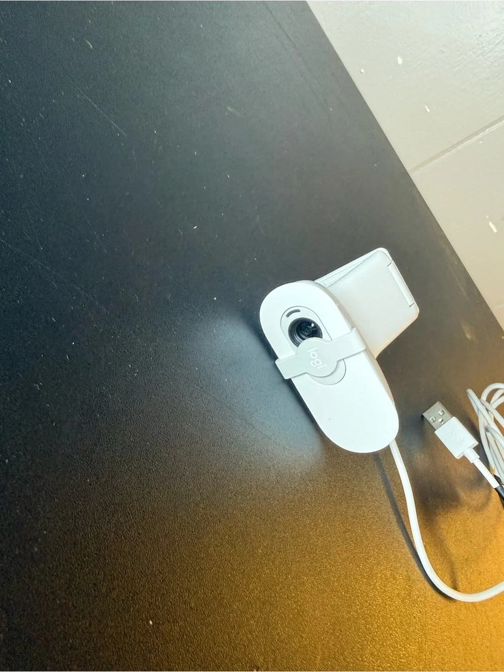 Logitech White USB Webcam with Privacy Cover